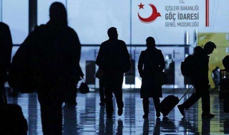 <p>Cinsiyete göre göç etme nedeni incelendiğinde ise hem erkeklerde hem de kadınlarda en çok hanedeki fertlerden birine bağımlı olarak göç hareketliliğinin yaşandığı görüldü. Erkeklerde 237 bin 574 kişi, kadınlarda ise 354 bin 216 kişi hanedeki fertlerden birine bağımlı göç etti.</p>
<p> </p>