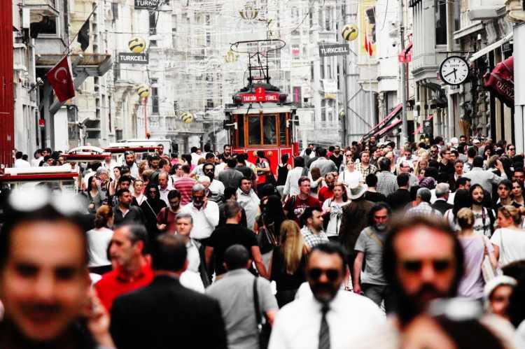<p><strong>Büyükşehirlerde yaşanan yoğun trafik, nüfus fazlalığı, ulaşım gibi etkenler küçük bölgelere göre büyükşehirlerde sinir düzeyini daha fazla etkilediği ortaya konuldu.</strong></p>

<p> </p>
