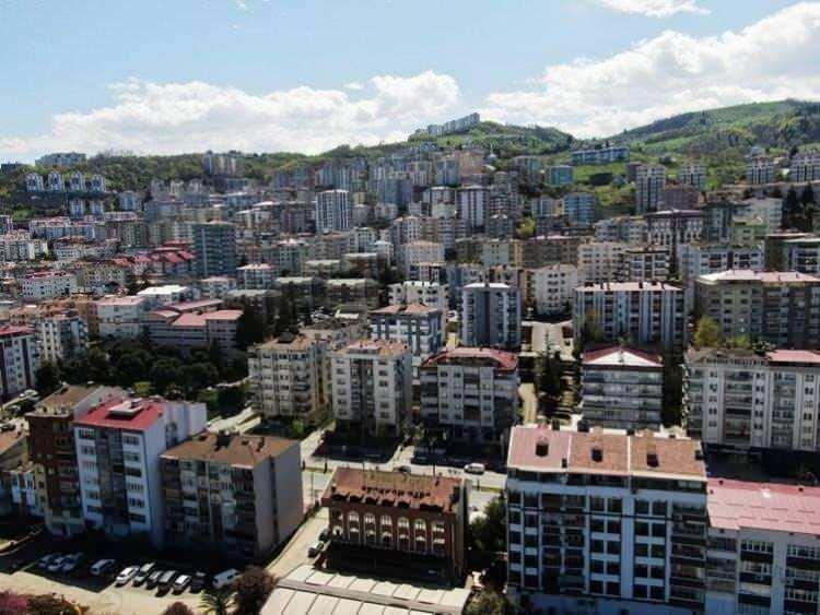 <p>İlk kez konut alacaklar için gündemde olan konut kredisi düzenlemesinin detayları ortaya çıktı. İlk kez ev sahipleri olacaklar için yeni konut kredisi düzenlemesinde 180 ay vade ve 1.20 seviyelerinde faiz ile çeşitli kampanyalar yapılması bekleniyor.</p>