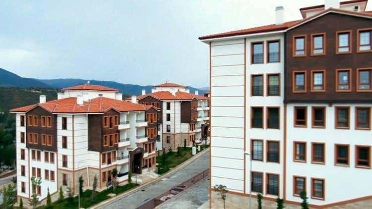 <p>Özelmacılık, "Boş evlerinde kampanyaya alınabilmesi çok sağlıklı olacak, daha önce hiç kullanılmamış evlerinde, ikinci ellerinde kampanyaya dahil olması sektör açısından bir avantaj oluşturacaktır" değerlendirmesinde bulundu.</p>