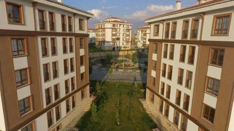 <p><strong>"YENİ FİNANSAL ENSTRÜMANLAR GÜNDEME GELDİ"</strong><br />
 </p>

<p>Bankacılık sektöründe kısa vadeli mevduat yapısıyla uzun vadeli projelerin finanse edilmesi konusundaki zorluklar ifade edildi. Yeni finansal enstrümanlar da gündeme geldi. Kamu-özel diyaloğunun çok kıymetli olduğunu ifade etmek isterim.</p>
