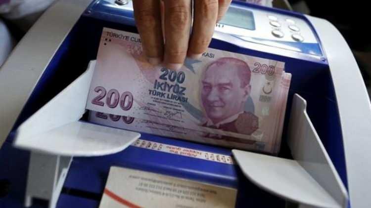 <p>Toplu sözleşme masasında yetkili konfederasyon olarak yer alan Memur-Sen, 2024 için üçer aylık dönemler itibarıyla refah payı dahil birinci 3 ayda yüzde 35, ikinci 3 ayda yüzde 10, üçüncü 3 ayda yüzde 15, dördüncü 3 ayda yüzde 10 artış istemişti.</p>