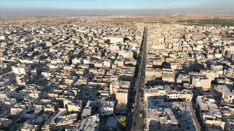 <p>Harekatla iki ilçe arasında bulunan ve 2 bin 55 kilometrekare alana yayılmış yerleşimler, 217 günde terörden arındırılıp güvenli hale getirilerek hayatın normale dönmesi için çalışmalar başlatıldı.</p>
<p> </p>