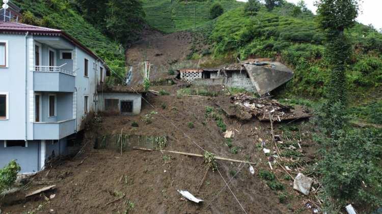 <p>Yağışın ardından bir bölümünde çökme meydana gelen Güneysu-Rize karayolu ulaşıma kapandı.</p>
