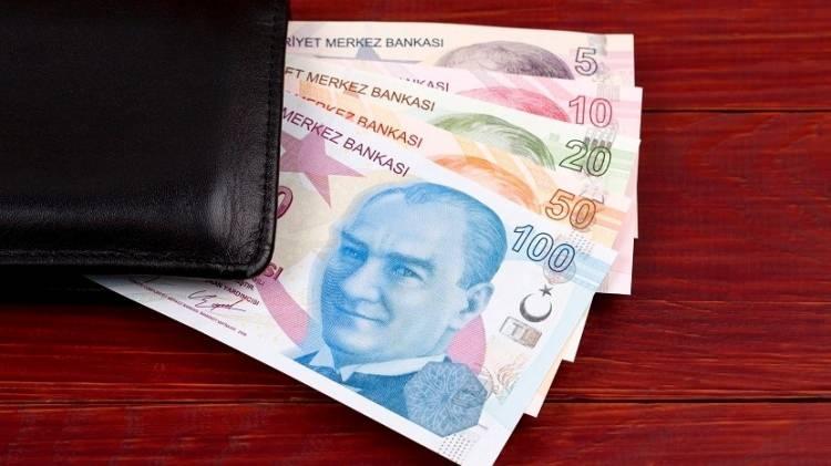 <p>"291 hizmet kolu, 50 tane de genel olmak üzere toplam 341 maddenin olduğu bir kazanım skalası toplu sözleşmemizin sonucu. En önemli çözüm merkezi, toplu sözleşme masası. Uzun süredir emek veriyoruz, geceli gündüzlü çalışıyoruz, şu an saat gecenin 4'üne yaklaşmakta ve ancak içeriden çıkabildik ve imzalar ancak atılabildi.</p>
