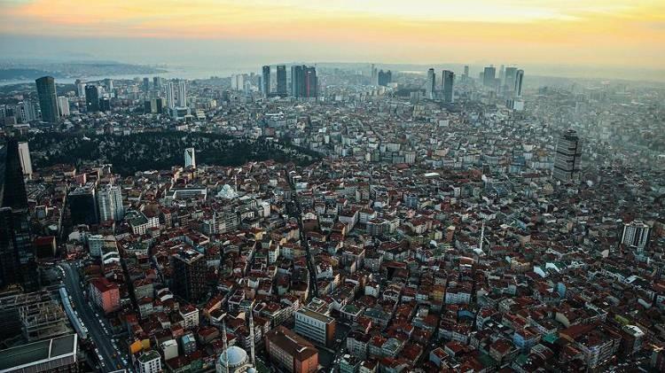 <p><span style="color:rgb(128, 0, 0)"><strong>İstanbul<br />
​</strong></span><br />
Olası Marmara depremi nedeniyle mega kentteki kentsel dönüşüm çalışmaları bir kez daha önem kazandı.</p>
