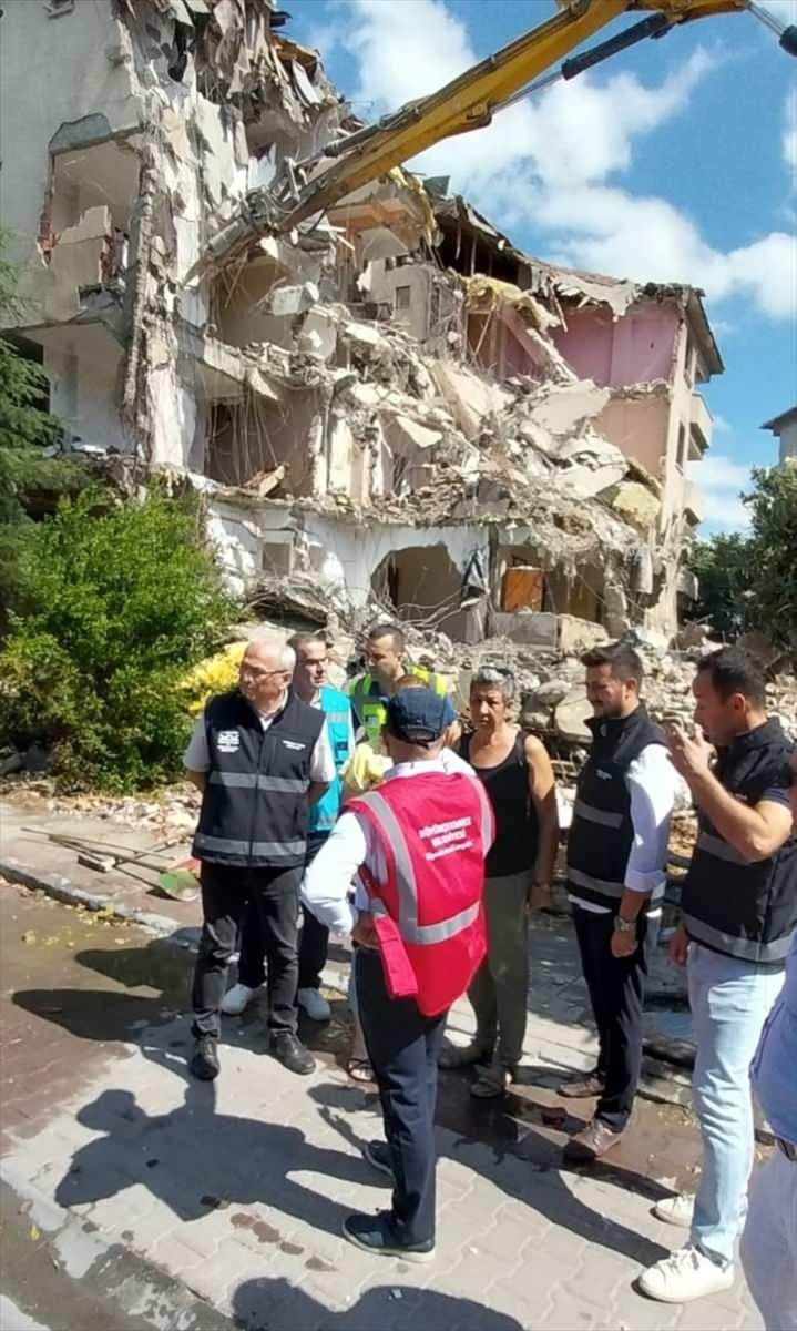 <p>Süreç içerisinde ilçede <strong>138</strong>'i acil olmak üzere<strong> 3 bin </strong>binanın dönüştürülmesi hedefleniyor.</p>