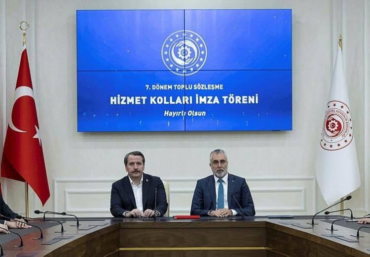 <p><strong>TOPLU SÖZLEŞME GÖRÜŞMELERİNDE ZAM TEKLİFİ SÜRECİ SONA ERDİ</strong></p>
<p>Toplu sözleşme sürecinde zam teklifi süreci sona tamamlandı. Hükümetin zam teklifi şöyle gerçekleşti:</p>
<p>2024 yılının ilk yarısı için yüzde 15, ikinci yarısı için yüzde 10<br />
2025 yılının ilk yarısı için yüzde 6, ikinci yarısı için yüzde 5<br />
Toplu sözleşme zammı için son kararı hakem heyeti verecek.</p>
