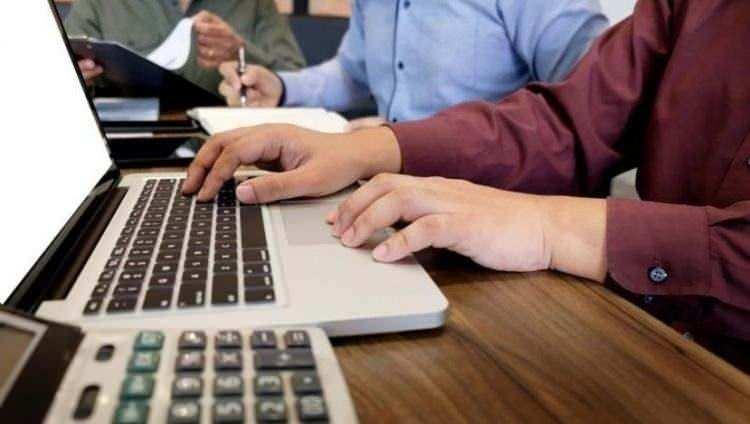 <p>PROFESÖR MAAŞI<br />
<br />
TEMMUZ 2023: 48,111 TL</p>
<p>OCAK DÖNEMİ %44,22 ZAM: 69,482 TL</p>
<p> </p>