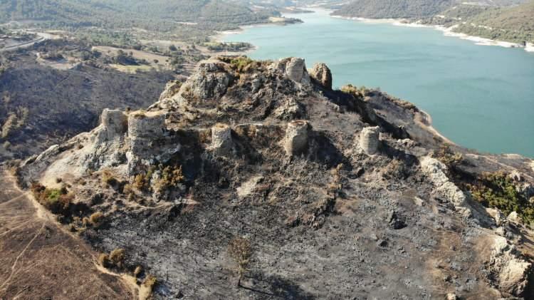 <p>Çanakkale Boğazı’ndan geçerek iç Troas ve Mysia bölgelerini birbirine bağlayan antik yolların üzerinde bulunan kontrol merkezlerinden biri durumunda.</p>