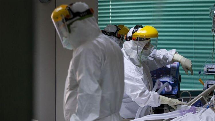 <p>Ancak birçok ülke bunu yapmıyor. Hastaneye Kovid-19 semptomlarıyla gelenlere test yapılmasını kastediyorum. Doktor veya hastanelerden Kovid-19 testi yapmasını istiyoruz. Çünkü eğer pozitif çıkarsanız, numune alınıp DNA dizilimi tespit edilebilir ve bu sayede hem hastalığınız hem de o varyantı taşıyıp taşımadığınız anlaşılır. Ve bu da varyantın problem yaratıp yaratmadığının anlaşılmasına yardımcı olur."</p>