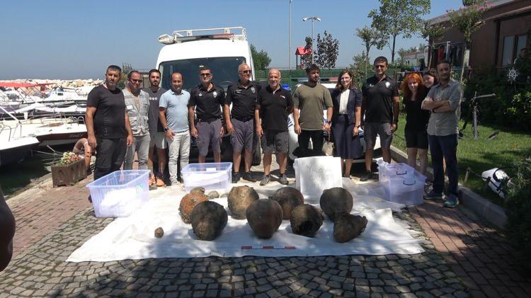 <p>Burada yapılan çalışma hakkında bilgi alan Yalova Valisi Dr. Hülya Kaya, <strong>"Bu tür buluşlar bizi ziyadesiyle memnun ediyor. Polisimize, üniversiteden hocalarımıza çok teşekkür ediyorum. Bu tür çalışmaları biz yakından destekliyoruz. Çünkü tarihe ışık tutan bir çalışma"</strong> dedi.</p>
