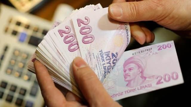 <p>Emekli maaşı düzenlemesi için Meclis çalışmasını yürütecek AK Parti'den de açıklama geldi. </p>