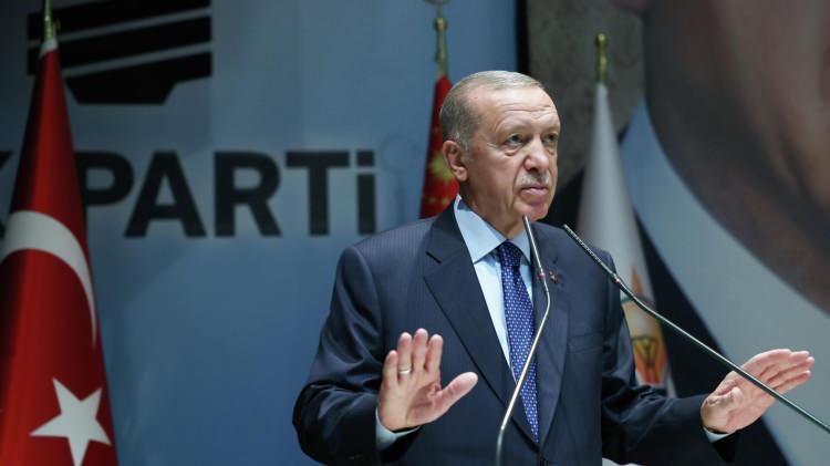 <p>"Memurlarımıza bu zamanlar gelirken, emeklilerimize hiçbir şeyin gelmemesi olacak bir şey değil. </p>
