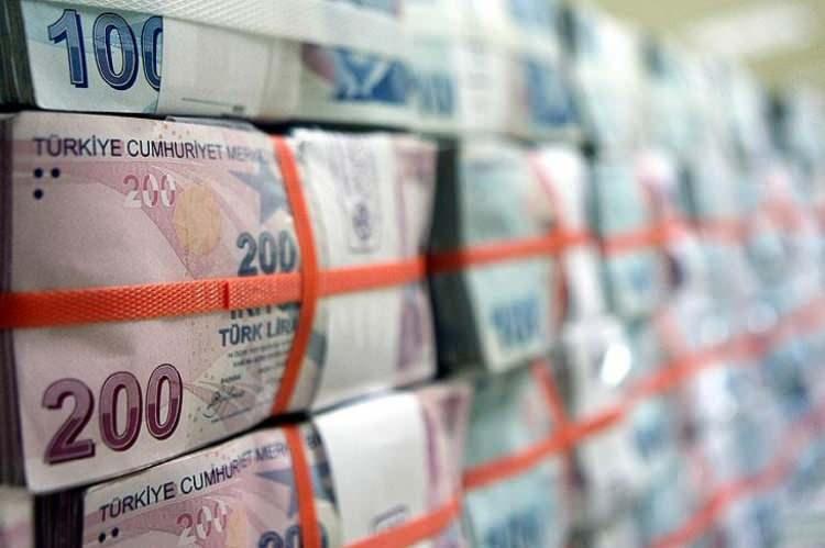 <p>Burada zam oranının kademelendirilmesi yaklaşık 6 aydır gündeme gelen bir konu olarak göze çarpıyor. Memurlara Temmuz'da uygulanan yüzde 17,55'likzam ve 8077 TL'lik seyyanen artış yüzde 55 ile yüzde 86 arasında maaşlara kademeli olarak yansıdı.</p>

<p> </p>
