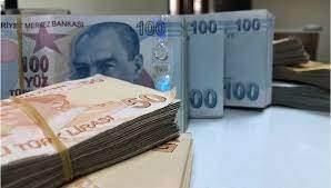 <p>Bu seviyenin altında maaş alan SSK, Bağ-Kur emeklilerinin maaşı devlet katkısıyla her ay 7500 TL'ye tamamlanıp ödeniyor. Ekim ayında Meclis'in açılmasıyla beraber en önemli çalışmalardan biri en düşük emekli maaşı düzenlemesi olacak. Burada 10 bin TL formülü öne çıkıyor.</p>
