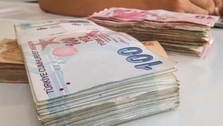 <p>SOSYAL DESTEK ÖDEMELERİ ARTACAK MI?</p>

<p>65 yaş aylığı, engelli aylığı ve evde bakım maaşları bilindiği üzere memur zammı ile belirleniyor. Sosyal destek ödemesi alan yaklaşık 2,4 milyon vatandaş bulunuyor. Milyonların gözü kulağı toplu sözleşme zammı için gelecek kararda bulunuyor. Çünkü toplu sözleşme zammı memur zammı için doğrudan belirleyici olan 2 veriden birisi.</p>
