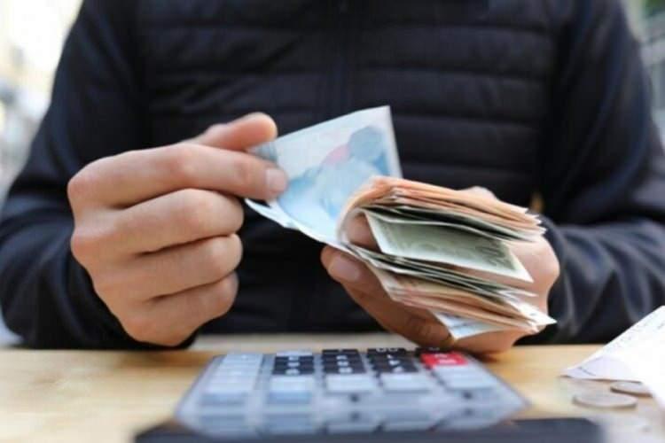 <p>En düşük emekli maaşının en az 10 bin TL civarında olabileceğini tahmin ediyorum. Ya da kök maaşın bütün emekliler olmak üzere 10 bin TL seviyesine getirilmesini tahmin ediyorum.</p>