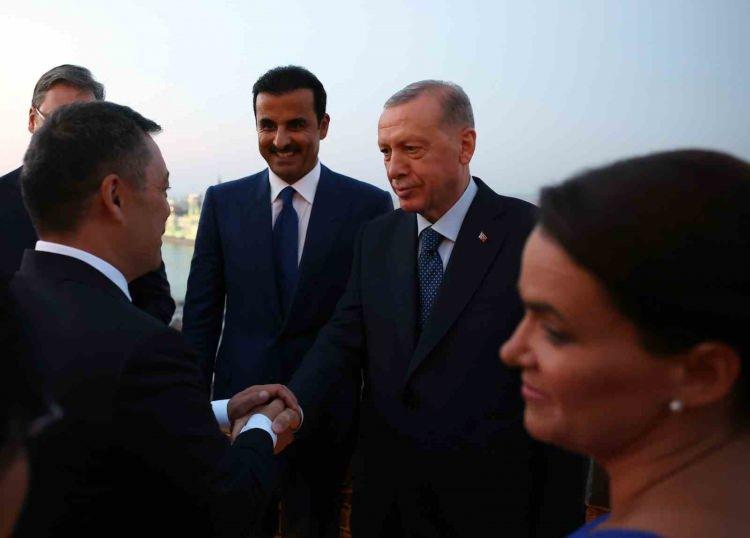 <p>Bloomberg, yapılan enerji anlaşmasına dikkat çekerek Türkiye-Macaristan işbirliğinin enerji dengelerini değiştirebileceğinin altını çizdi.</p>
