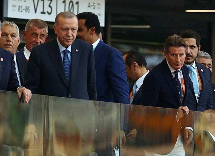 <p>Son olarak Macaristan'a ziyaret geçekleştiren Başkan Recep Tayyip Erdoğan, kurduğu diyolaglarla dünya basınında oldukça konuşuldu.</p>

<p> </p>
