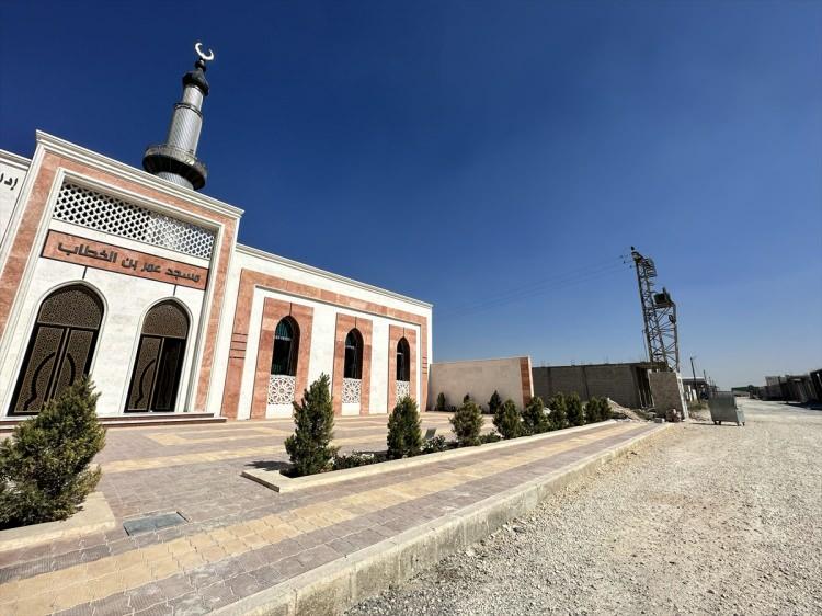 <p>Kent merkezi ile kırsalda yaklaşık 350 bin sivilin yaşadığını söyleyen Şihabi, halihazırda 170 caminin de ibadete açıldığını dile getirdi.</p>
