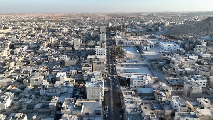 <p>Sanayi bölgesinin, Bab ilçe merkezi ile Çobanbey Sınır Kapsı arasında bulunması nedeniyle stratejik bir öneme sahip olduğunu vurgulayan Vaki, bölgede güvenlikten yola, internetten kamera gözetleme sistemlerine kadar bütün hizmetlerin bulunduğunu söyledi.</p>

<p> </p>
