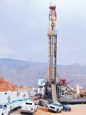 <p><strong>KATO DAĞI VE ETEĞİNDE YER ALTI ZENGİNLİKLERİ GÜN YÜZÜNE ÇIKIYOR</strong></p>
<p>Yıllarca terör saldırılarıyla anılan Şırnak, kolluk kuvvetleri ve Milli İstihbarat Teşkilatı'nın (MİT) yurt içi ve yurt dışında yaptığı başarılı operasyonlar sonucu bölge huzura kavuşunca, doğal güzelliklerinin keşfedilmesinin yanında yer altı zenginleri de gün yüzüne çıkmaya başladı</p>