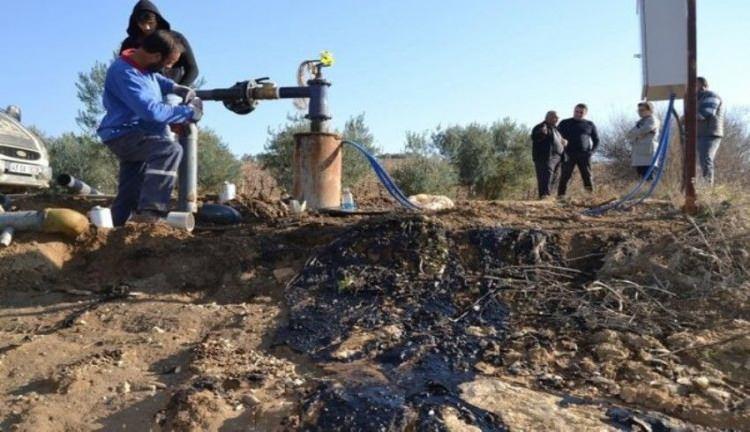 <p><strong>"ÜLKE EKONOMİSİNE GÜNLÜK GETİRİSİ 8 MİLYON DOLAR OLACAK"</strong></p>

<p>Sık ve derin sondajlarla bunların daha da fazla çıkacağını değerlendiren Bilgin, "Şu anda orada 1 milyar varil rezerv olduğu tespit edilmiş, bunun son açıklamalara göre 100 bin varil günlük üretim yapılması planlanmakta. Eğer 100 bin varil üretim yapılırsa Türkiye'nin tüketim olarak düşünüldüğünde yaklaşık 800 bin ile 1 milyon varil tüketim yaptığı bilinmektedir. Tüketilen petrolün yaklaşık 80 bin varilini Türkiye üretmektedir.</p>
