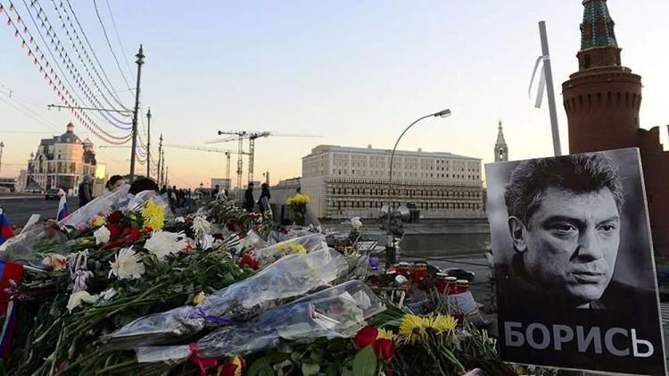 <p>Politkovskaya'yı ve Putin'i eleştiren diğer gazetecileri temsil eden İnsan hakları avukatı Stanislav Markelov da gizemli şekilde ölen kişilerden. Markelov 2009'de Kremlin yakınlarında maskeli kişiler tarafından vurularak öldürüldü</p>

<p> </p>
