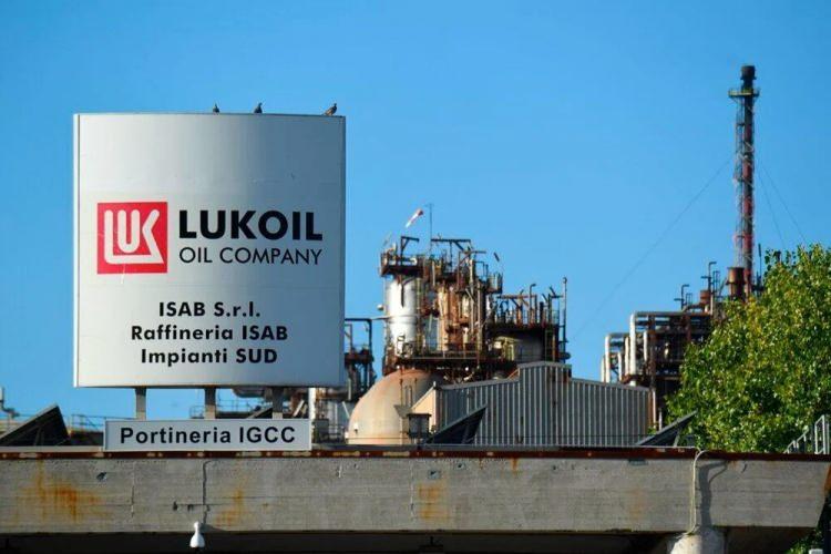 <p>Rusya'nın Ukrayna işgalini açıkça eleştiren Rus petrol devi Lukoil'in Başkanı Ravil Maganov ise geçen yıl bir hastanenin penceresinden düşerek yaşamını yitirmişti.</p>
<p> </p>