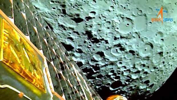<p>Hindistan; ABD, eski Sovyetler Birliği ve Çin'den sonra Ay'a yumuşak iniş gerçekleştiren 4'üncü ve Ay'ın "güney kutbu yakınlarına yumuşak iniş yapabilen" ilk ülke oldu</p>
