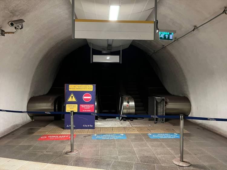 <p>Hattın metrobüs ile bağlantılı D-100 Karayolu üzerindeki Ataköy-Şirinevler durağındaki 5 yürüyen merdivenden İETT otobüslerinin bulunduğu taraftan metroya bağlanan 1 yürüyen merdiven de çalışmıyor. Niçin çalışmadığına yönelik bir bilginin paylaşılmadığı merdivenin giriş ve çıkışı ise paravan ile kapalı bulunuyor.</p>
