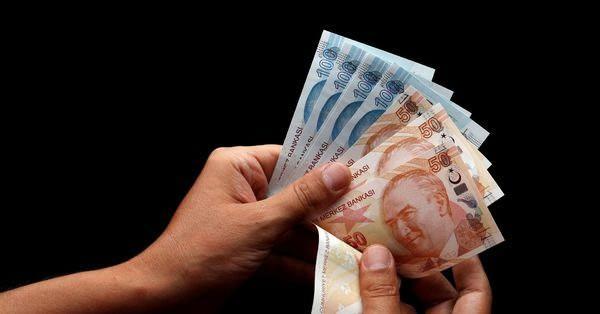 <div>Toplu sözleşme masasında yetkili konfederasyon olarak yer alan Memur-Sen, 2024 için üçer aylık dönemler itibarıyla refah payı dahil birinci 3 ayda yüzde 35, ikinci 3 ayda yüzde 10, üçüncü 3 ayda yüzde 15, dördüncü 3 ayda yüzde 10 artış istemişti.</div>
<div> </div>