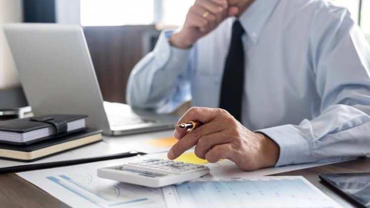 <p>Ancak 2024 i&ccedil;in toplam y&uuml;zde 70, 2025 i&ccedil;in ise y&uuml;zde 40 zam isteyen Memur-Sen bu teklifi kabul etmemişti. M&uuml;zakerelerin ardından, Kamu İşveren Heyeti ile Memur-Sen, memur ve memur emeklilerinin genelini ilgilendiren zam oranında anlaşamadı, ancak taraflar 11 hizmet kolunun tamamında 341 maddede anlaşma sağladı. İşte memurların toplu s&ouml;zleşmedeki kazanımları&hellip;</p>

<p>&nbsp;</p>
