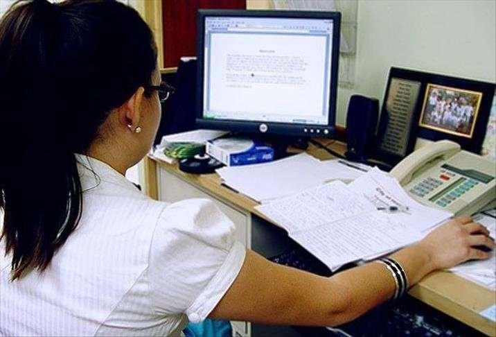 <p><strong>HAKEM HEYETİ DEVREDE</strong></p>

<p>G&ouml;zler şimdi Kamu G&ouml;revlileri Hakem Kurulu'nun vereceği kararda olacak. B&ouml;ylece 31 Ağustos'ta memur ve memur emeklisinin zam oranları belli olacak. 11 &uuml;yeden oluşan kurul oy &ccedil;okluğuyla karar alıyor. Kurulun kararı kesin olacak, itiraz edilemeyecek.</p>
