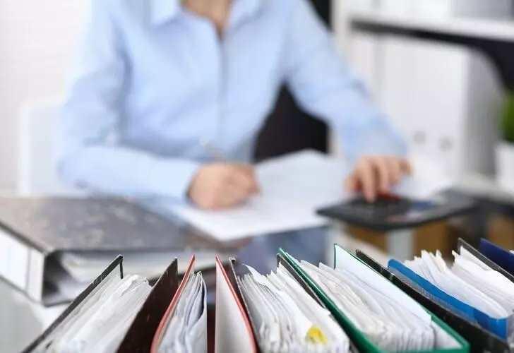 <p><strong>3600 EK G&Ouml;STERGE &Ccedil;ALIŞILIYOR</strong></p>

<p>&Ccedil;alışma ve Sosyal G&uuml;venlik Bakanı Vedat Işıkhan, kamu g&ouml;revlileri ve emeklilerinin, 2024 ve 2025 yıllarını kapsayan, mali ve sosyal haklarını i&ccedil;eren g&ouml;r&uuml;şmelerin, kısmi de olsa uzlaşmayla sonu&ccedil;lanmasından duyduğu memnuniyeti dile getirmişti. AK Parti h&uuml;k&uuml;metlerinin hi&ccedil;bir kamu g&ouml;revlisini, &ccedil;alışanı, esnaf, &ccedil;ift&ccedil;i, emekliyi enflasyona ezdirmediğini kaydeden Işıkhan, "Zaten Ocak 2024'te y&uuml;zde 40-45'e yakın bir zam artışı olacak t&uuml;m kamu g&ouml;revlilerimize. Bence bu &ccedil;ok &ouml;nemli bir rakam" demişti.</p>
