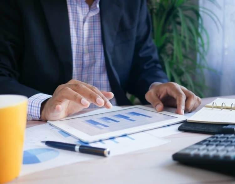 <p>Memur-Sen Genel Başkanı Ali Yal&ccedil;ın ise "Oransal kısımda mutabakat sağlayamadık. Oransal kısım hakeme gidecek ve tahkim s&uuml;reci başlayacak ama 11 hizmet kolunda mutabakatla toplu s&ouml;zleşme sonu&ccedil;landı" demişti. 4688 sayılı Yasa'nın değiştirileceğini s&ouml;yleyen Yal&ccedil;ın, 3600 ek g&ouml;sterge konusunda da &ccedil;alıştıklarını belirtmişti.</p>

<p><em>KAYNAK: SABAH GAZETESİ</em></p>
