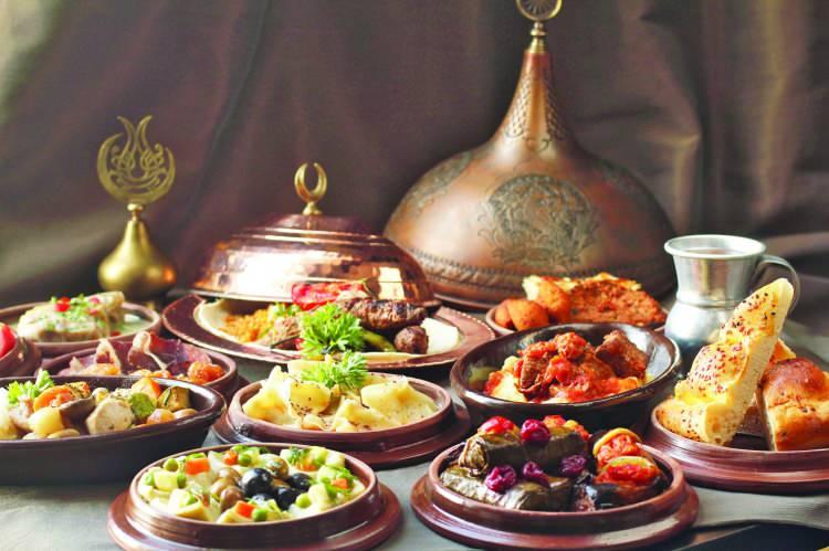 <p><strong>Merak edilen Osmanlı saray mutfağında özellikle pirinç fazla tüketilirken bal-pekmez ve beyaz mayalı ekmekte sık tercih edilirdi.</strong></p>
<p> </p>