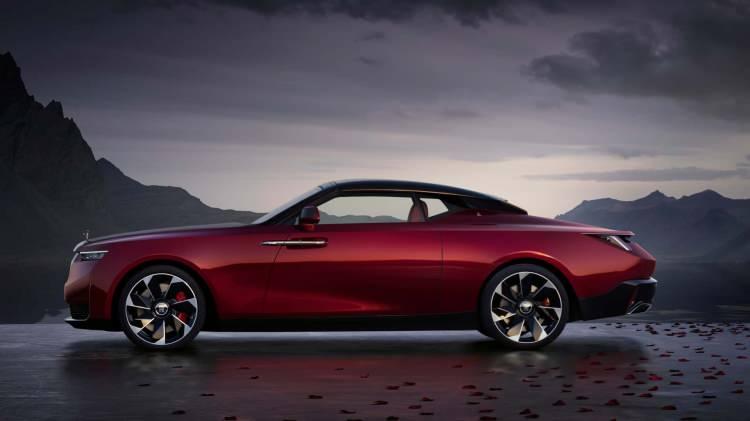 <p>Karanlıkta siyah aydınlıkta ise kırmızılarını kadife yapraklarında belli eden Bakara gülü, Rolls-Royce’un La Rose Noire modelinin ilham kaynağı oldu.</p>
