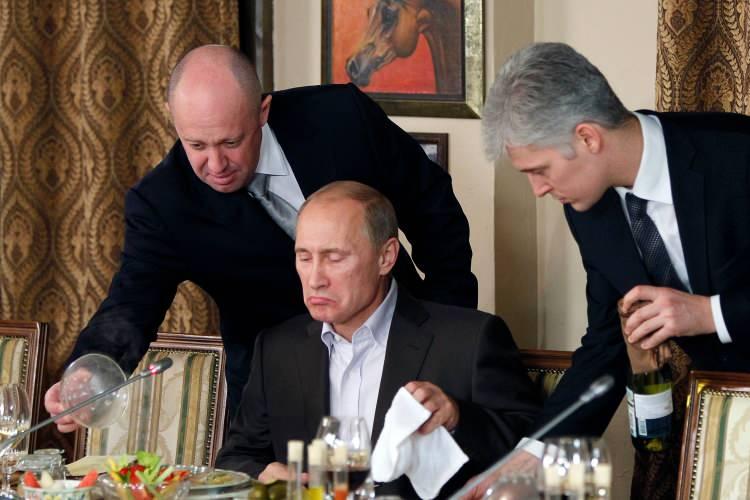 <p>2014 yılında başlayan Donbass savaşında Rus güçlerini desteklemek isteyen Prigojin, 2014'ün Mayıs ayında Wagner paralı asker grubunu kurdu. Wagner grubu kısa sürede Afrika, Suriye ve Ukrayna'da çok sayıda çatışmaya karışacak kadar büyüdü. Wagner grubu Putin'in ordusu diye anılmaya başlandı.</p>