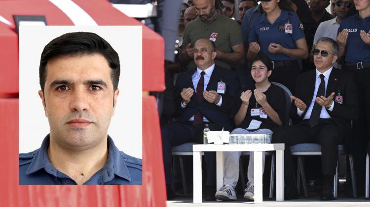<p>Kağıthane'de uyuşturucu tacirlerine yönelik gerçekleştirilen operasyonda çıkan çatışma sırasında yaralanan ve daha sonra kaldırıldığı hastanede şehit olan polis memuru Hakan Telli için İstanbul'da tören düzenlendi.</p>

