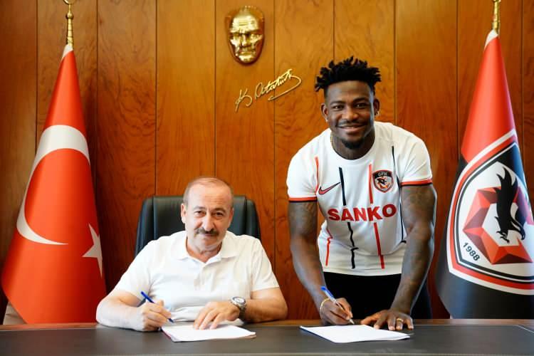 <p>Brayan Riascos (Santrafor)<br />
<br />
Metalist > Gaziantep FK</p>
