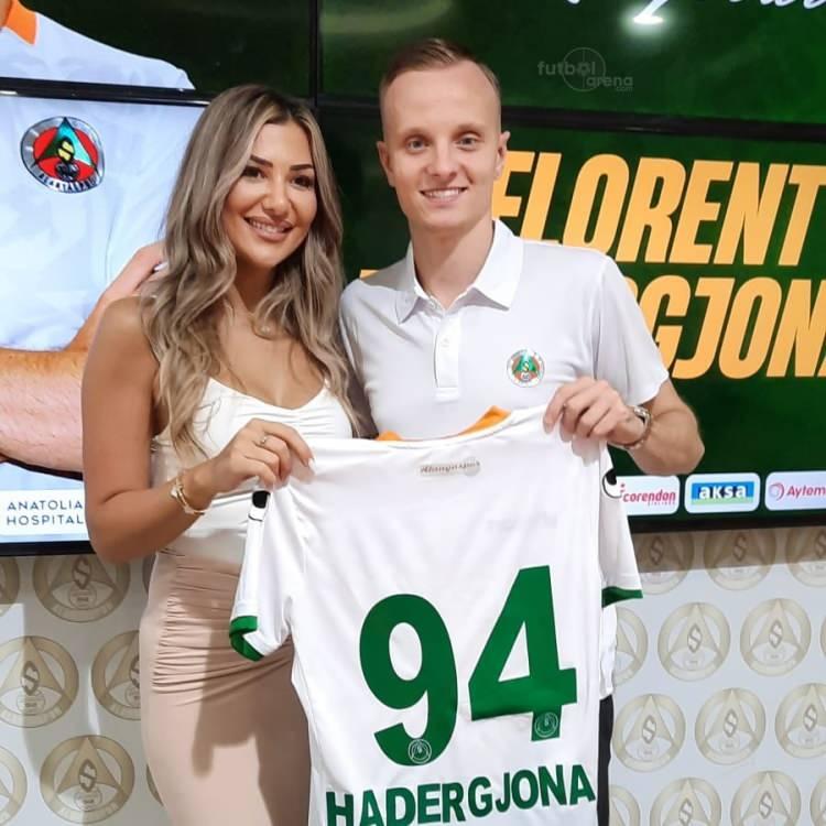 <p>Hadergjonaj (Sağ bek)<br />
<br />
Kasımpaşa > Alanyaspor</p>
