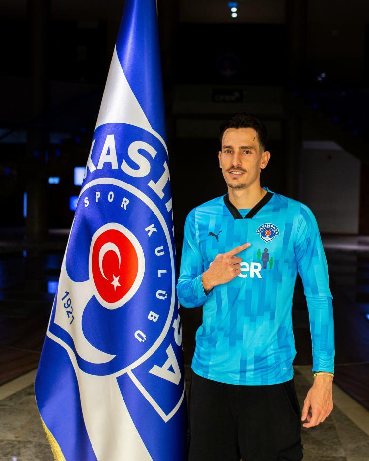 <p>Andreas Gianniotis (Kaleci)<br />
<br />
Atromitos > Kasımpaşa</p>
