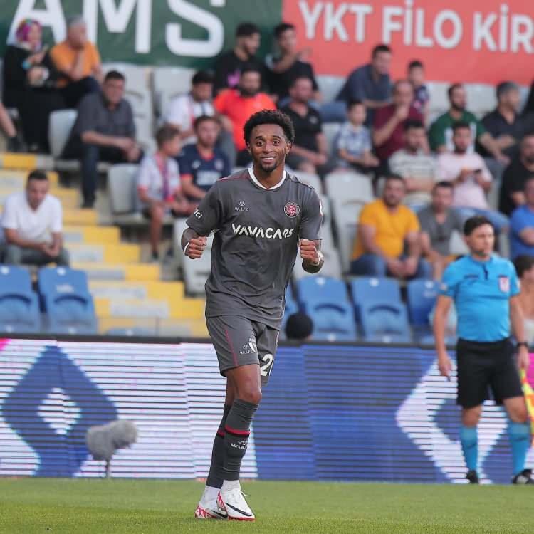 <p>Ryan Mendes (Sol kanat)<br />
<br />
Al Nassr > Karagümrük</p>

