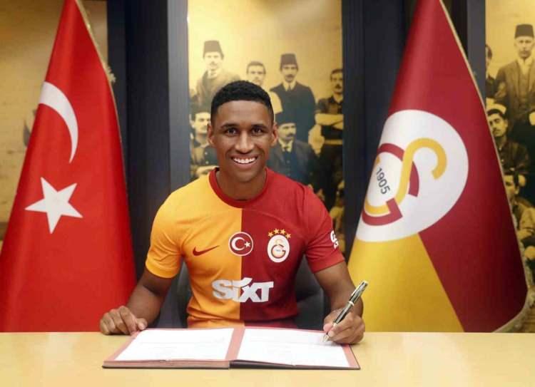 <p>Tete (Sağ kanat)<br />
<br />
Shaktar > Galatasaray</p>