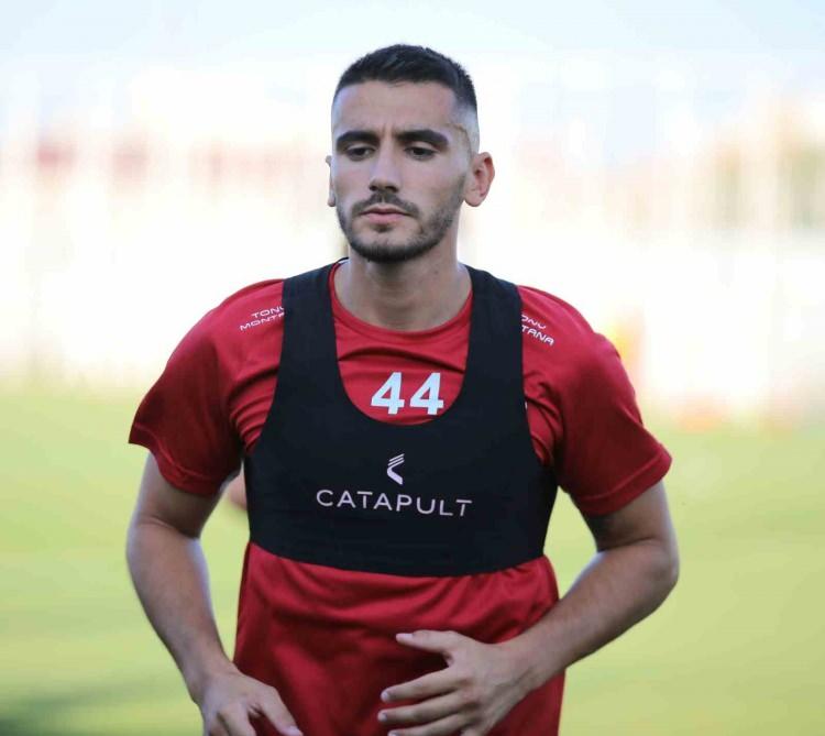 <p>Archilleas Poungouras (Stoper)<br />
<br />
Panathinaikos > Sivasspor</p>