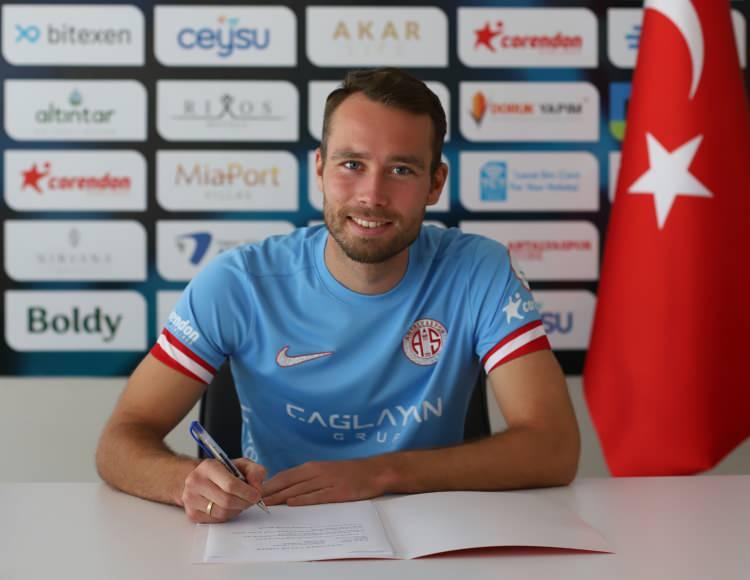 <p>Sander Van de Streek (On numara)<br />
<br />
Utrecht > Antalyaspor</p>