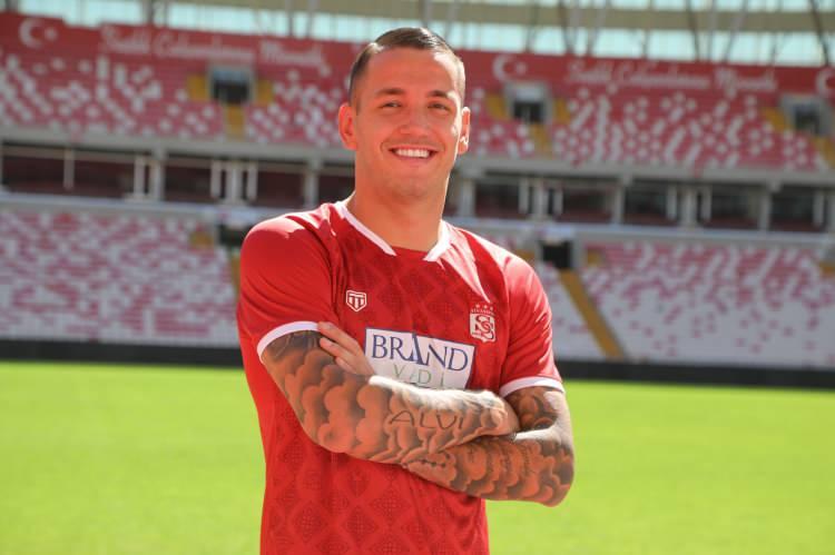 <p>Rey Manaj (Forvet)<br />
<br />
Kulüpsüz > Sivasspor</p>
