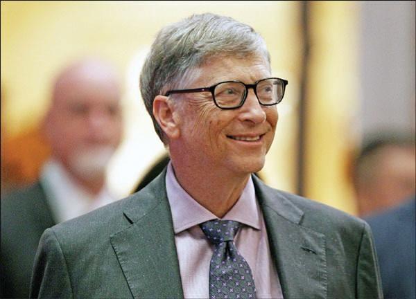 <p><span style="color:#B22222"><strong>BEYİN SAĞLIĞINI KORUMAK İÇİN UYKU TAKİBİ YAPIYOR</strong></span></p>
<p> </p>
<p>Gates, Microsoft'un ilk günlerinde çok sıkı çalışmış ve yakın zamanda 30'lu ve 40'lı yaşlarında mümkün olduğunca az uyumak için iş arkadaşlarıyla yarıştığını çünkü bunu "tembellik ve gereksiz" olarak gördüğünü söylemiştir.</p>